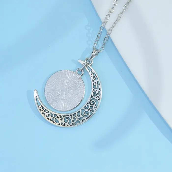 Collier en alliage de zinc avec pendentif en verre saturne design galaxie lune pour femmes occasions spéciales
