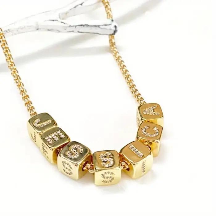 Collier de nom rempli d'or, collier de bloc initial unisexe, collier personnalisé, cadeau pour femme