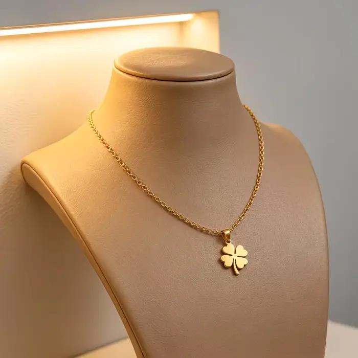 Collier pendentif trèfle à quatre feuilles en acier inoxydable or pour femme usages quotidiens et occasions spéciales