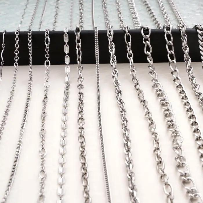 Various chaînes tendance en acier inoxydable