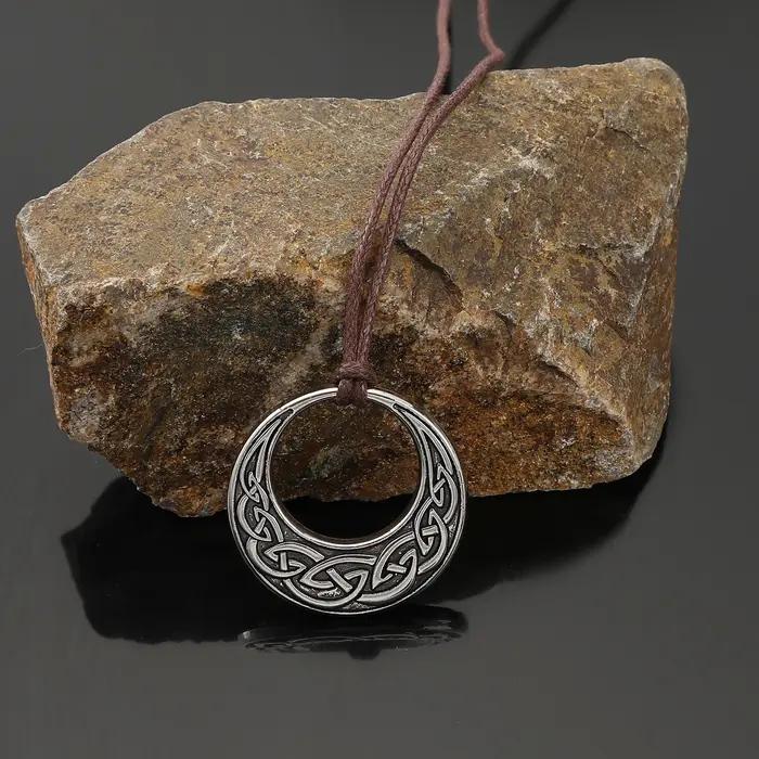 Collier pendentif rond à nœud celtique rétro Viking