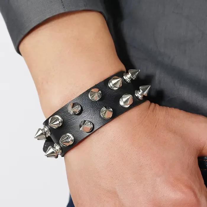 Bracelet punk gothique en cuir noir avec rivets à pointes et marquage à chaud pour homme et femme occasions spéciales