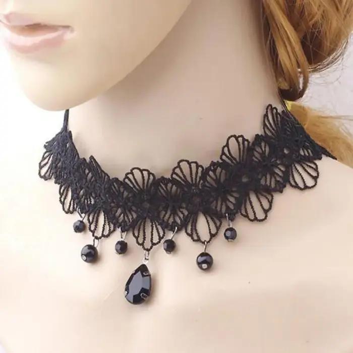Collier en dentelle noire