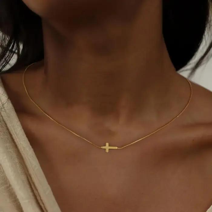 Collier croix plaqué or 14 carats pour femmes chaîne à breloques cadeau d'anniversaire bijou religieux occassionnellement élégant