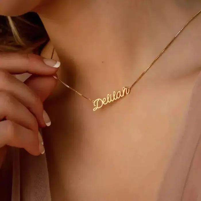 Chaîne de boîte personnalisée en acier inoxydable avec pendentif en forme de cœur et nom gravé pour femmes sorties nocturnes occasions spéciales