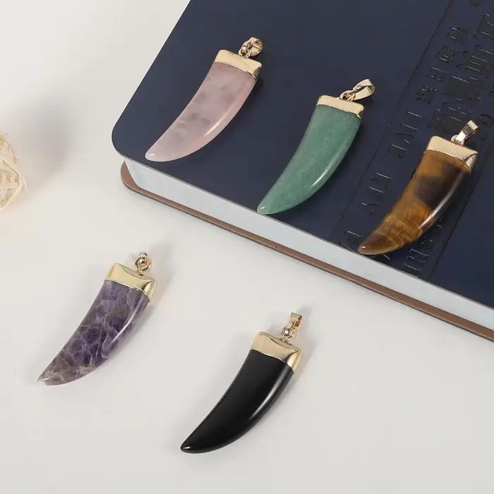 Collier en cristal de quartz naturel en forme de corne de taureau pour hommes bijoux élégants et modernes occasions spéciales et tenues décontractées