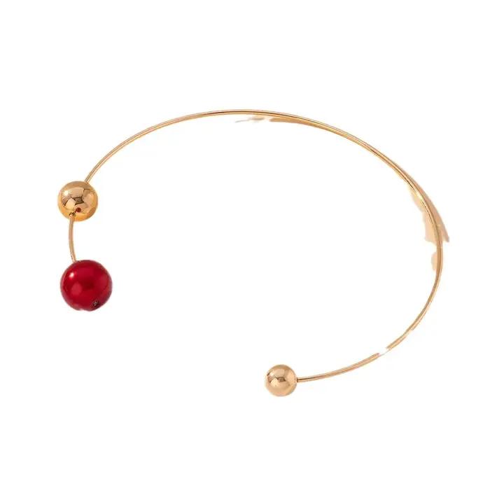 Ensemble collier et bracelet assortis rouge et or