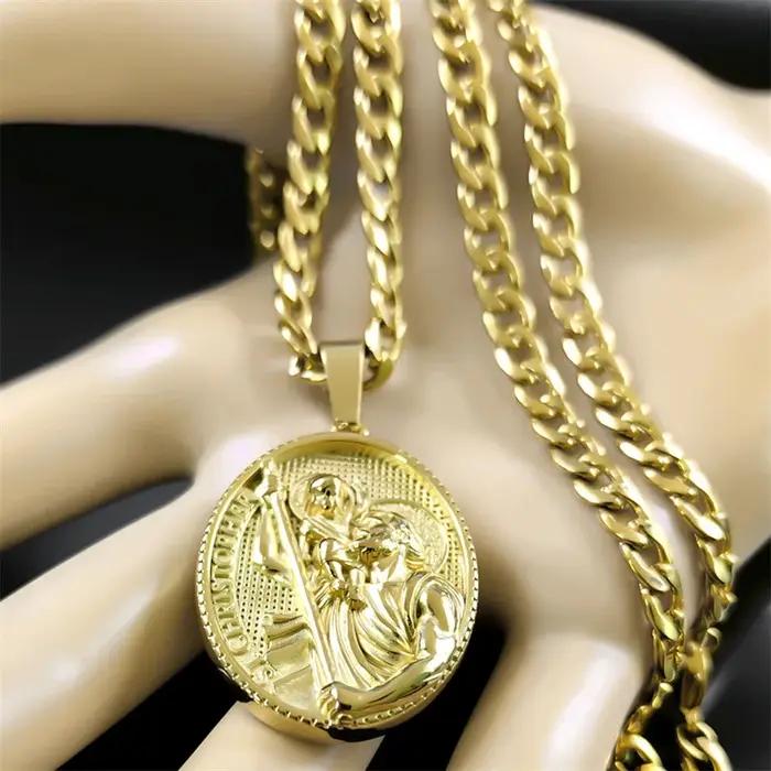 Médaille ST. Christopher en acier inoxydable plaquée or pour hommes et femmes cadeau pour occasions spéciales comme les mariages fiançailles anniversaires et soirées