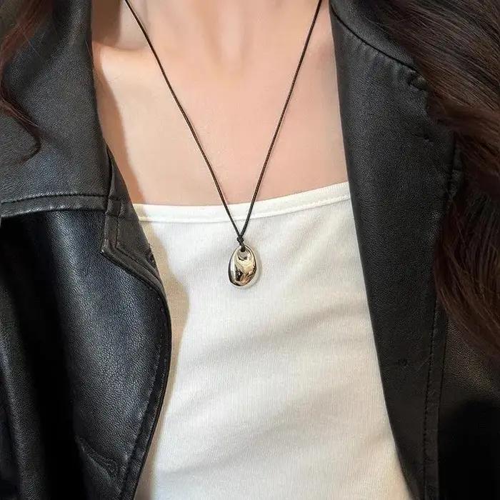 Collier réglable en cuir PU