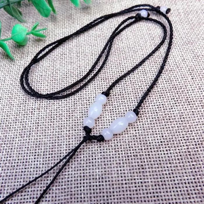 Collier pendentif avec perles Dzi attachées à un cordon