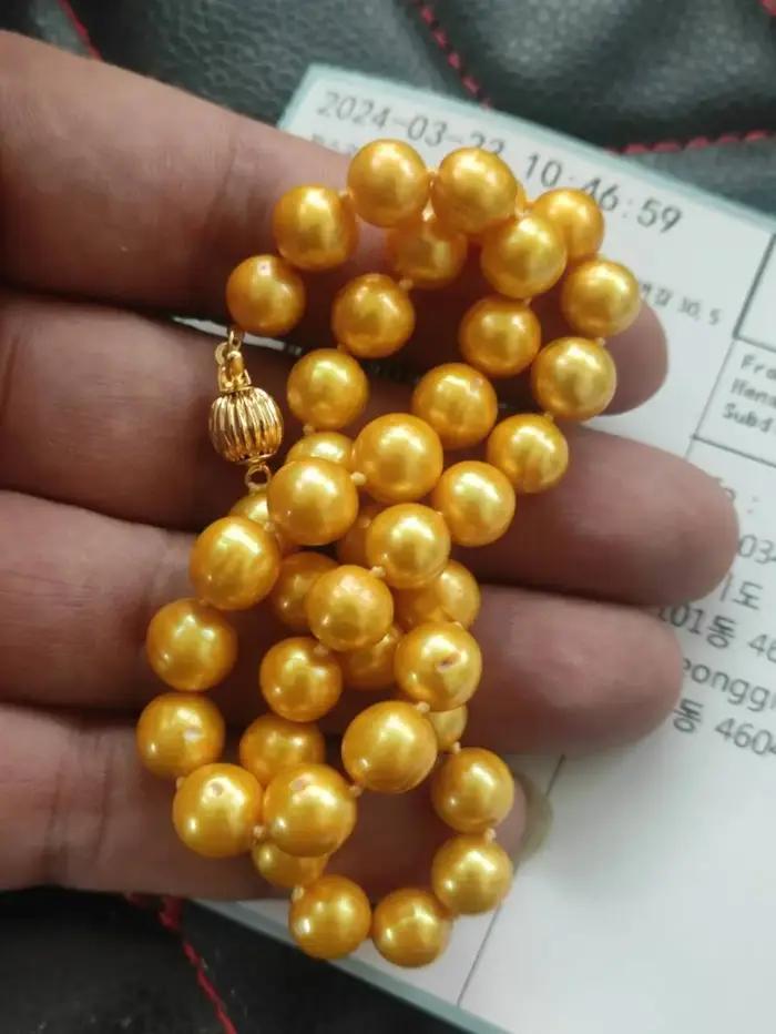 Collier de perles dorées naturelles nouées à la main