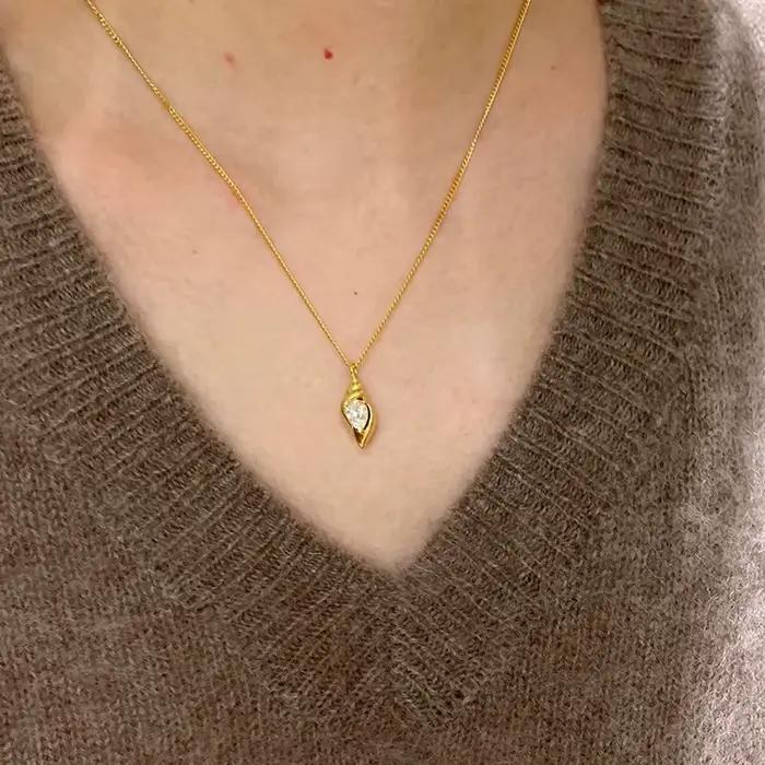 Collier pendentif coquillage zircon bijou vintage français pour femmes occasions spéciales cadeau anniversaire fiançailles mariage