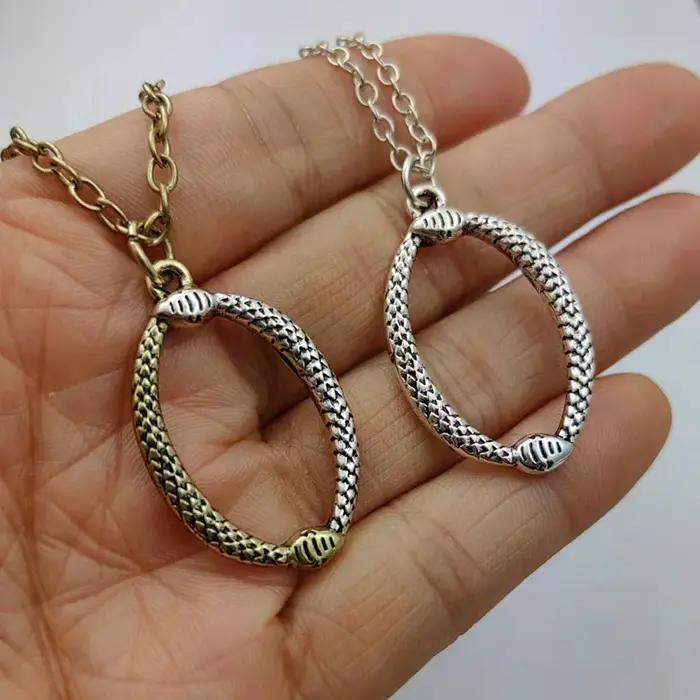 Collier Serpents Entrelacés