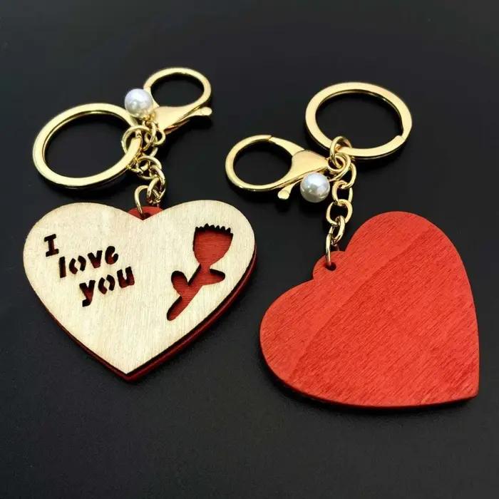 Chaîne suspendue personnalisée en bois avec motifs de dessins animés et inscription Je t'aime pour homme et femme cadeau romantique occasions spéciales