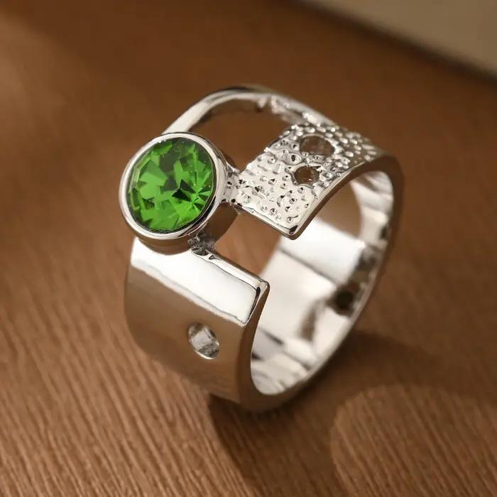 Bague ouverte de luxe texturée en cuivre avec pierre synthétique verte