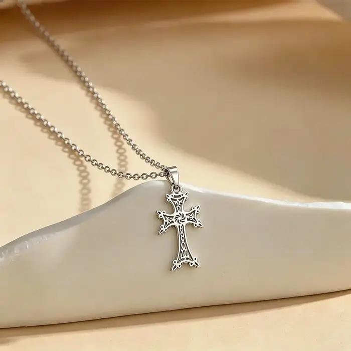 Collier orné de croix arménienne