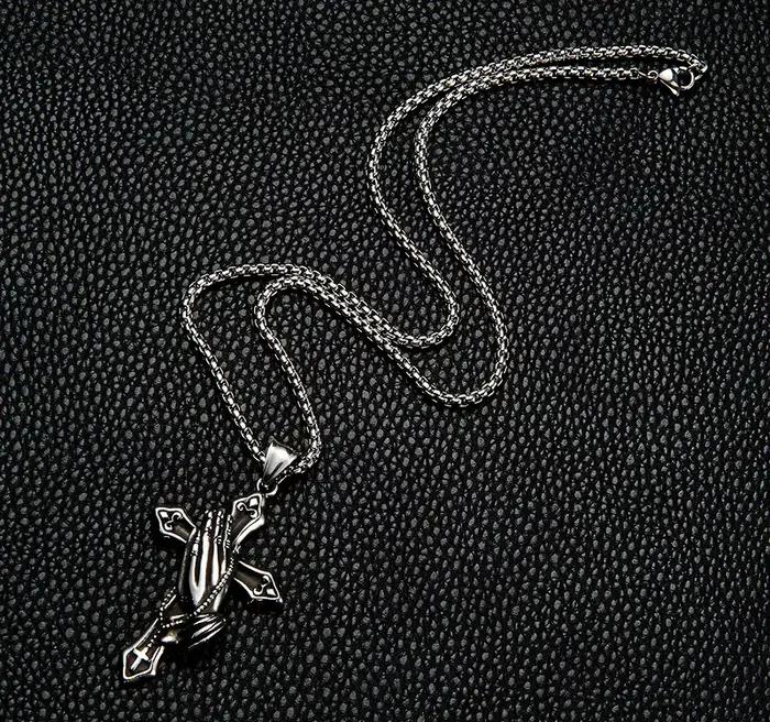 Collier pour Homme Style Rétro National Main de Prière Croix en Acier Inoxydable Collier Tendance Pendentif Niche Personnalisé
