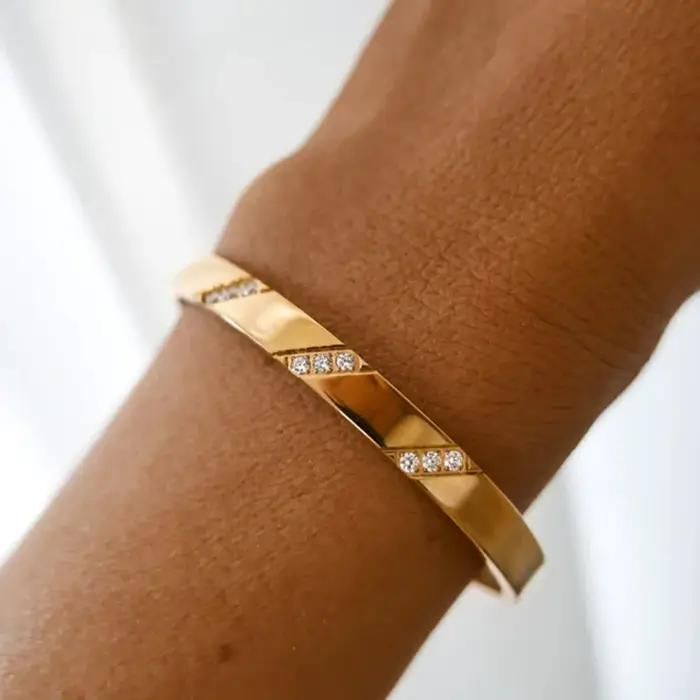 Bracelet en zircon avec trois pierres plaquées en platine pour femmes, bracelet en acier inoxydable, bijou tendance pour les occasions spéciales