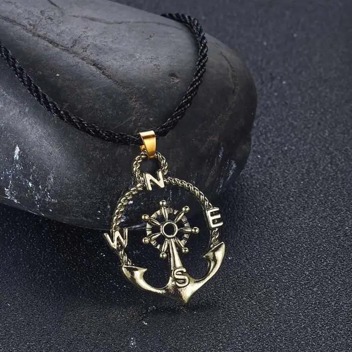 Collier de bateau avec boussole et ancre pour femmes, souvenir de navigateurs, bijou religieux élégant pour occasions spéciales