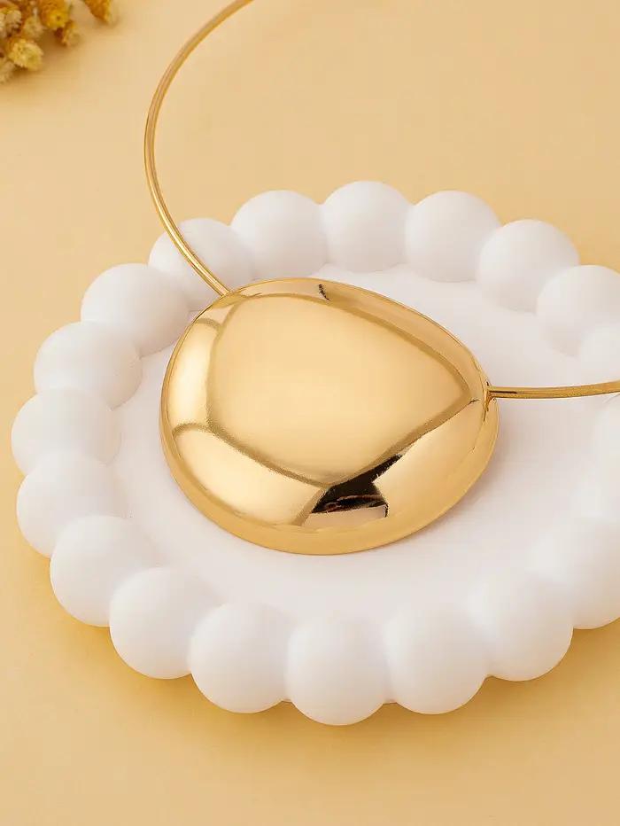 Un collier minimaliste audacieux