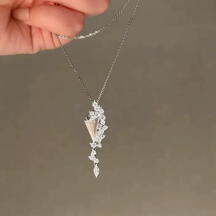Collier sablier brossé en argent 925 avec incrustations de diamants et cristal pour femme, bijou romantique pour occasions spéciales