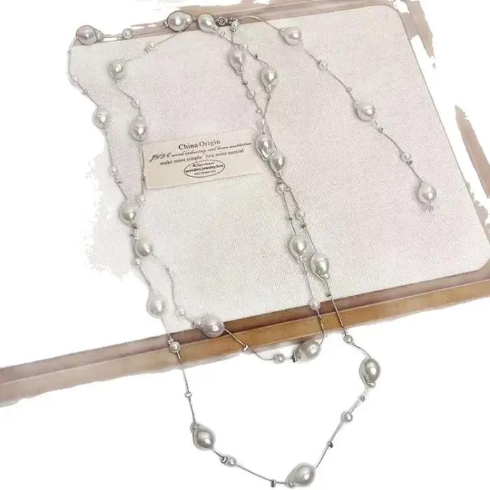 Collier de perles superposées