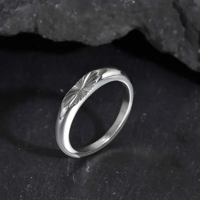 Bague en acier inoxydable Sunburst pour homme élégante et résistante occasion spéciale cadeau de mariage anniversaire soirée de gala tenue quotidienne