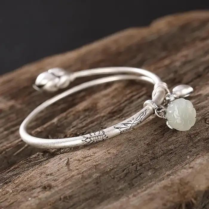 Bracelet en argent incrusté de calcédoine Hotan naturelle