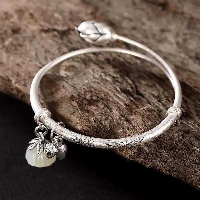 Bracelet en argent incrusté de calcédoine Hotan naturelle