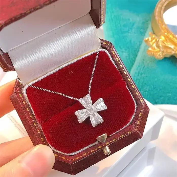 Pendentif croix de luxe pour femmes, collier croix chrétienne pour femmes, bijoux de fête, pendentif