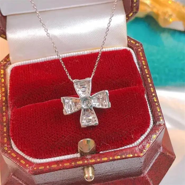 Pendentif croix de luxe pour femmes
