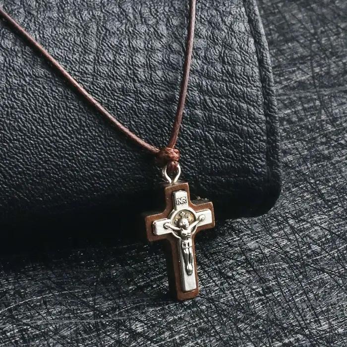 Collier crucifix INRI en bois pour homme femme traditionnellement inspiré occasions spéciales et port quotidien