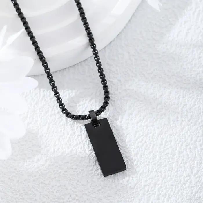 Collier avec étiquette pour hommes