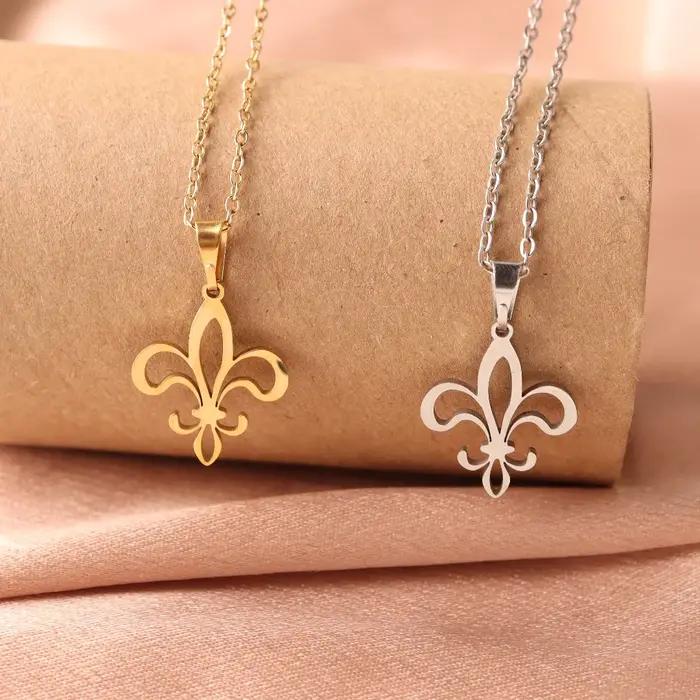 Pendentif de collier Fleur de lis exquis en argent sterling plaqué or