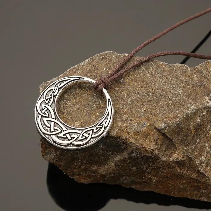 Collier pendentif rond à nœud celtique rétro Viking