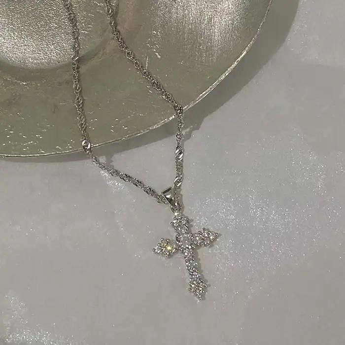 Collier pendentif croix en zircon cristal brillant pour femmes et filles Punk couleur argent chaîne fine bijoux de fête cadeau d'anniversaire occasions spéciales