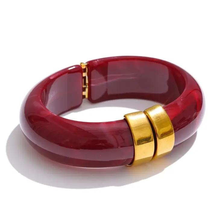 Bracelet acrylique multicolore avec finition plaquée or pour femmes occasions spéciales